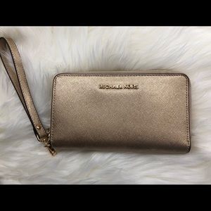 Michael Kors Jet Set Wristlet - Pale Gold